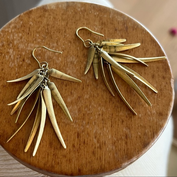 Delicate Gold Leaf Earrings - Picture 11 of 14